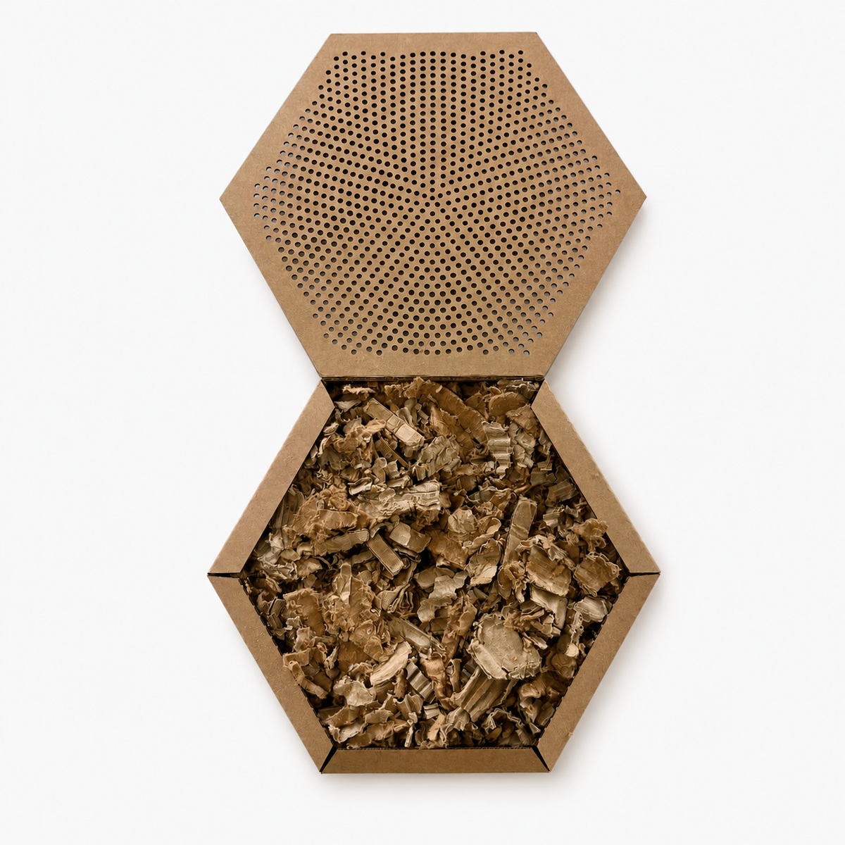 Módulo de resonador abierto mostrando la viruta de cartón reciclado como material absorbente interior